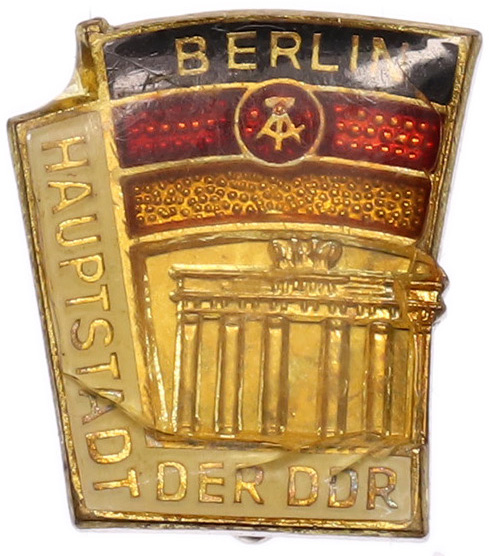 Значок Восточная Германия (ГДР) «Берлин — столица ГДР» — Фото №1